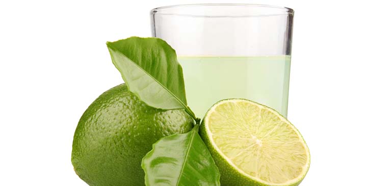 Como acabar com o mau cheiro da geladeira utilizando limão? 3 Limão e água