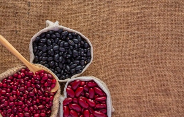Alívio muscular natural: Como os Feijões podem ser sua solução! 1 Feijões preto vermelho marrom em saco