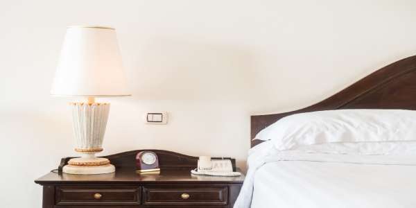 Dicas para decorar um criado mudo. 1 criado mudo 3a8da5633a094f56f0720d91ddccd659